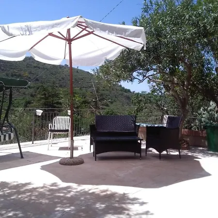 Dimora Buglio Valguarnera بيت للعطل